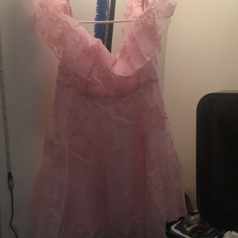 I’m sealing a lace silk prom dress